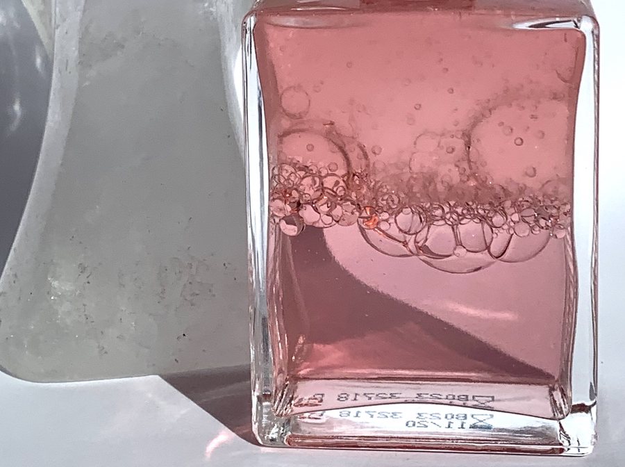 Equilibrium-Flasche Violett über Gold
